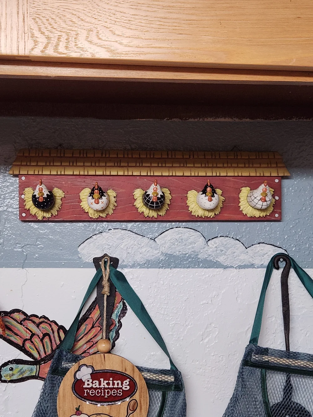 Decorative Chicken Hook Rack in Red and Yellow - Unbranded
